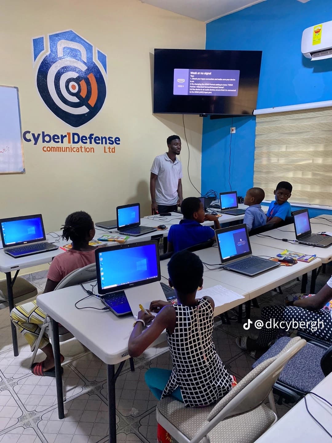 Analysts collaborating in a SOC